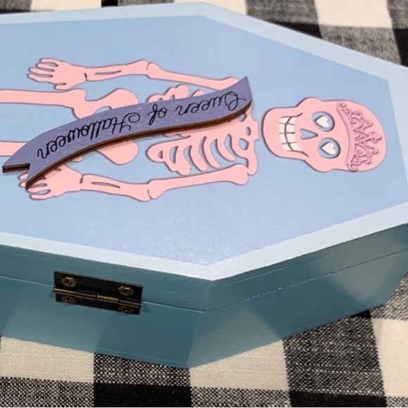 Queen of Halloween Sweet & Spooky Tabletop Coffin - Picture 8 of 8